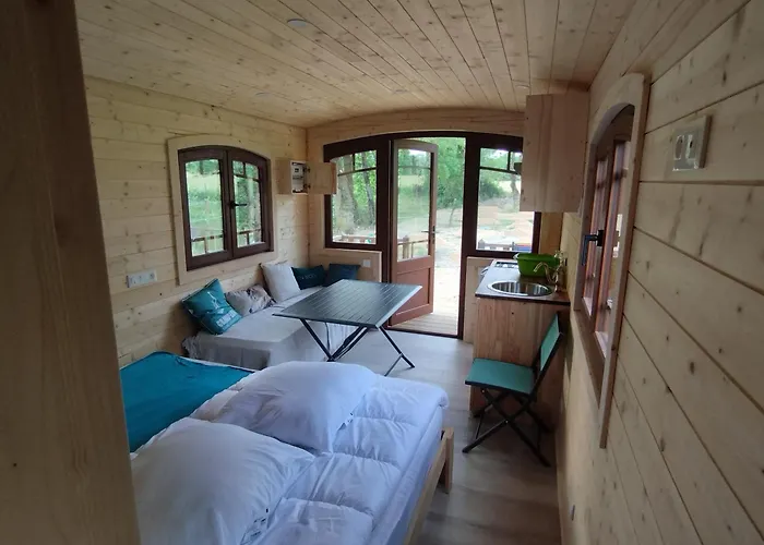 Roulotte Tout Confort A La Ferme 2